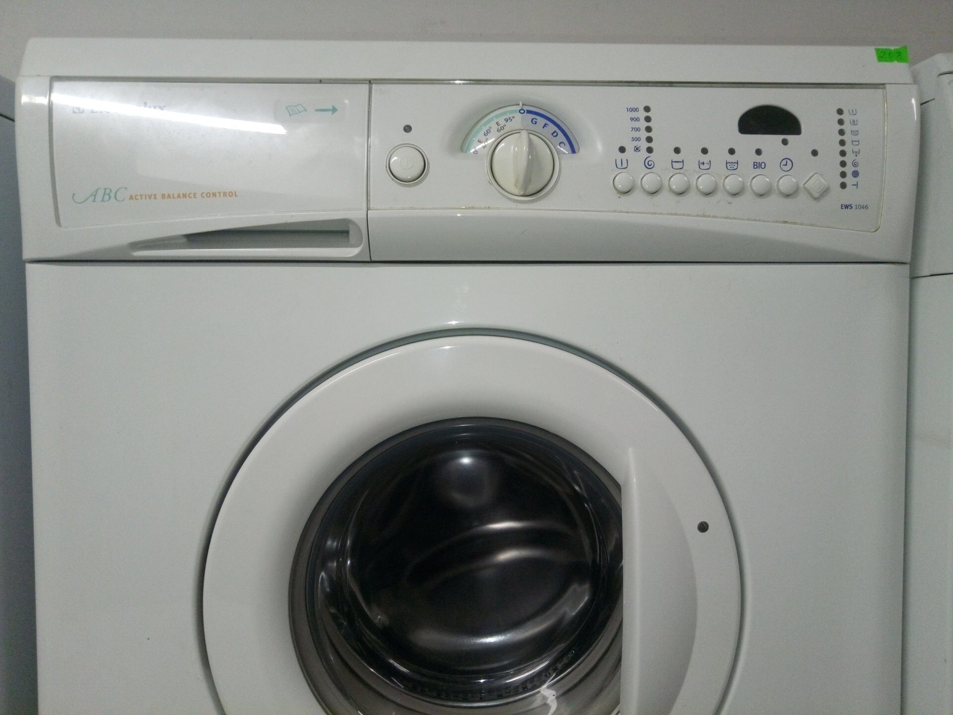 Стиральная машина Electrolux EWS 1046